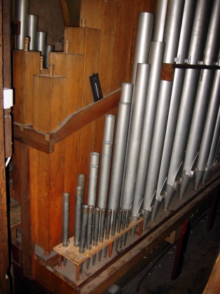 198-9815_IMG orgel detail innen